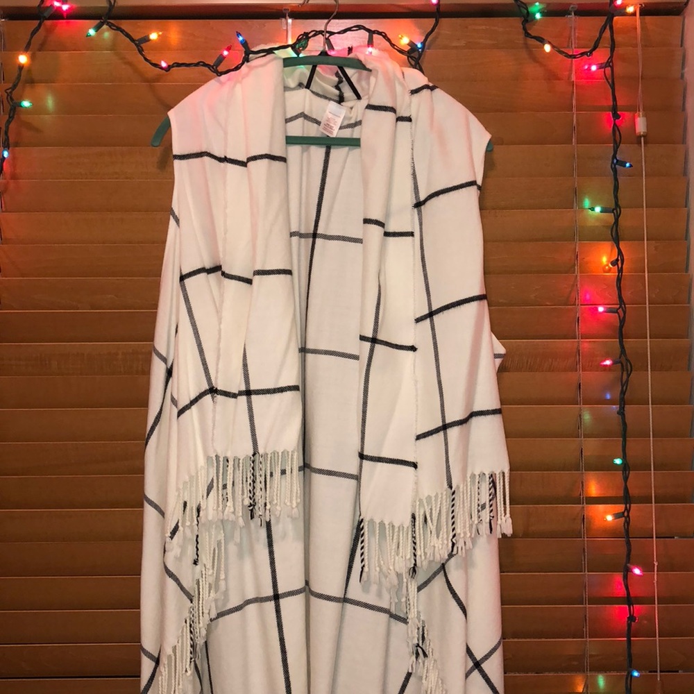 Plaid fringe high-low sleeveless kimono